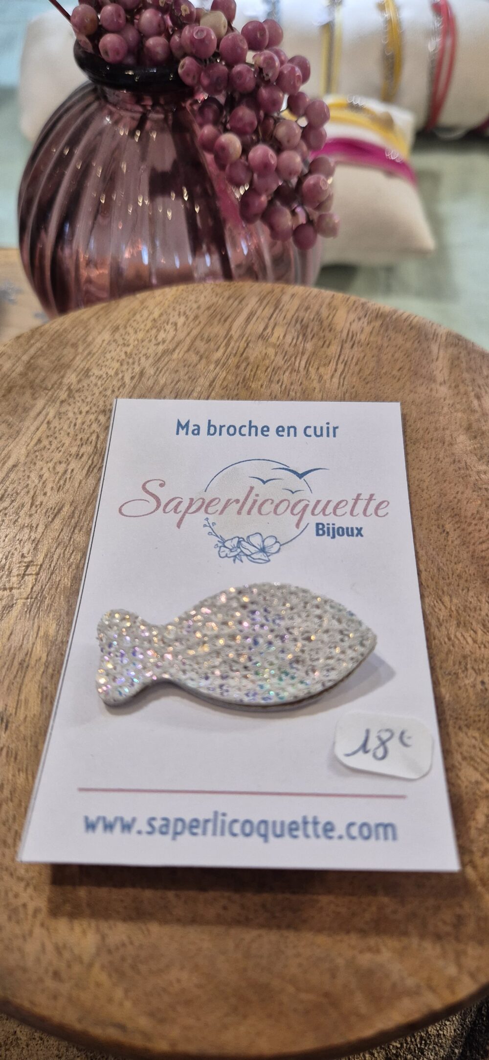 Broche en cuir recyclé "Poisson" – Un accessoire unique et éco-responsable – Image 5